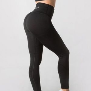 Alphalete Revival Leggings in Black